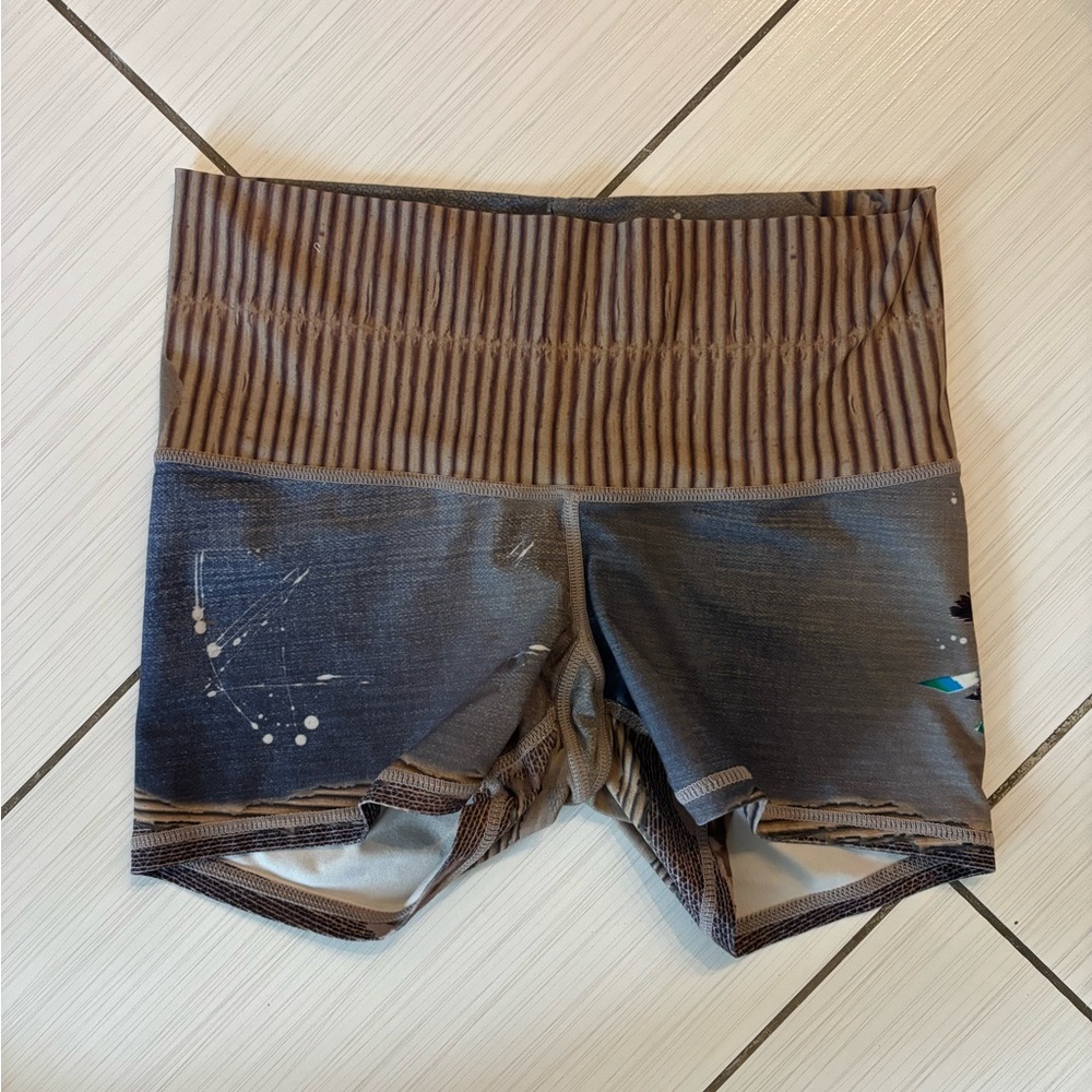 Niyamasol Tomorrowland shorts M